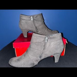 Aerosoles Play Pleat booties